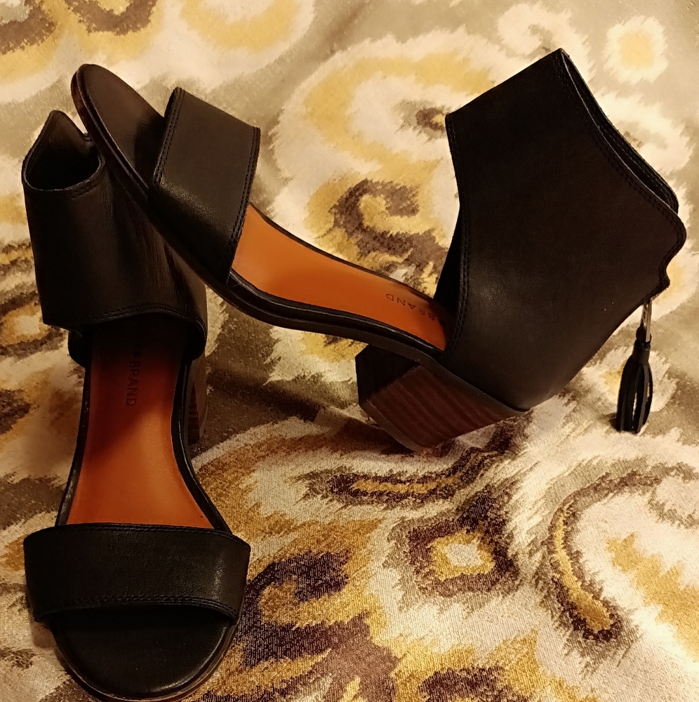 Lucky Brand black leather sandals. In excellent condition